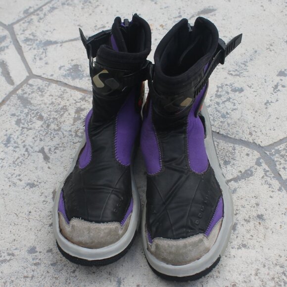 Slippery When Wet Scuba Shoes Dominator Men Size Large Purple Black Vintage